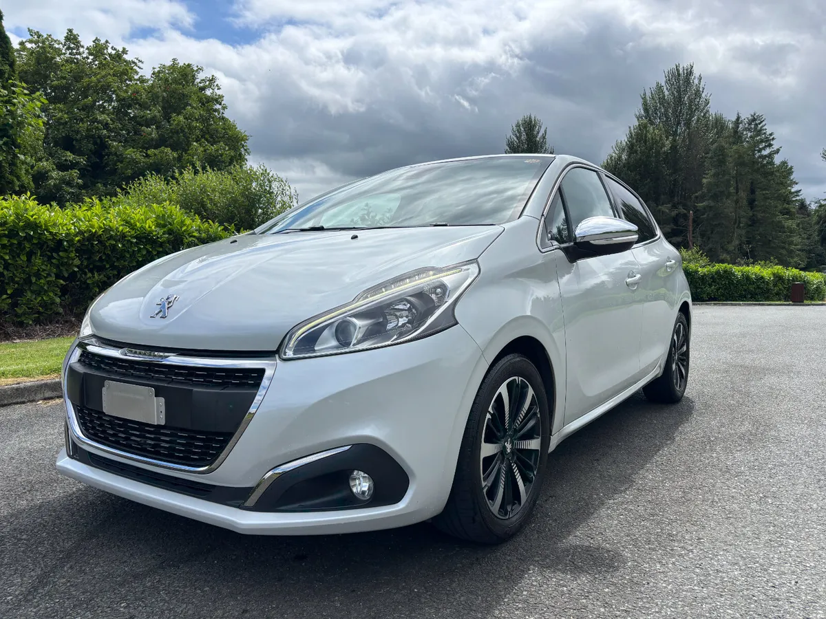 PEUGEOT 208 SUNROOF 2017 - Image 2