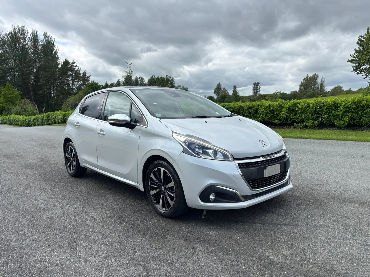 PEUGEOT 208 SUNROOF 2017 - Image 1