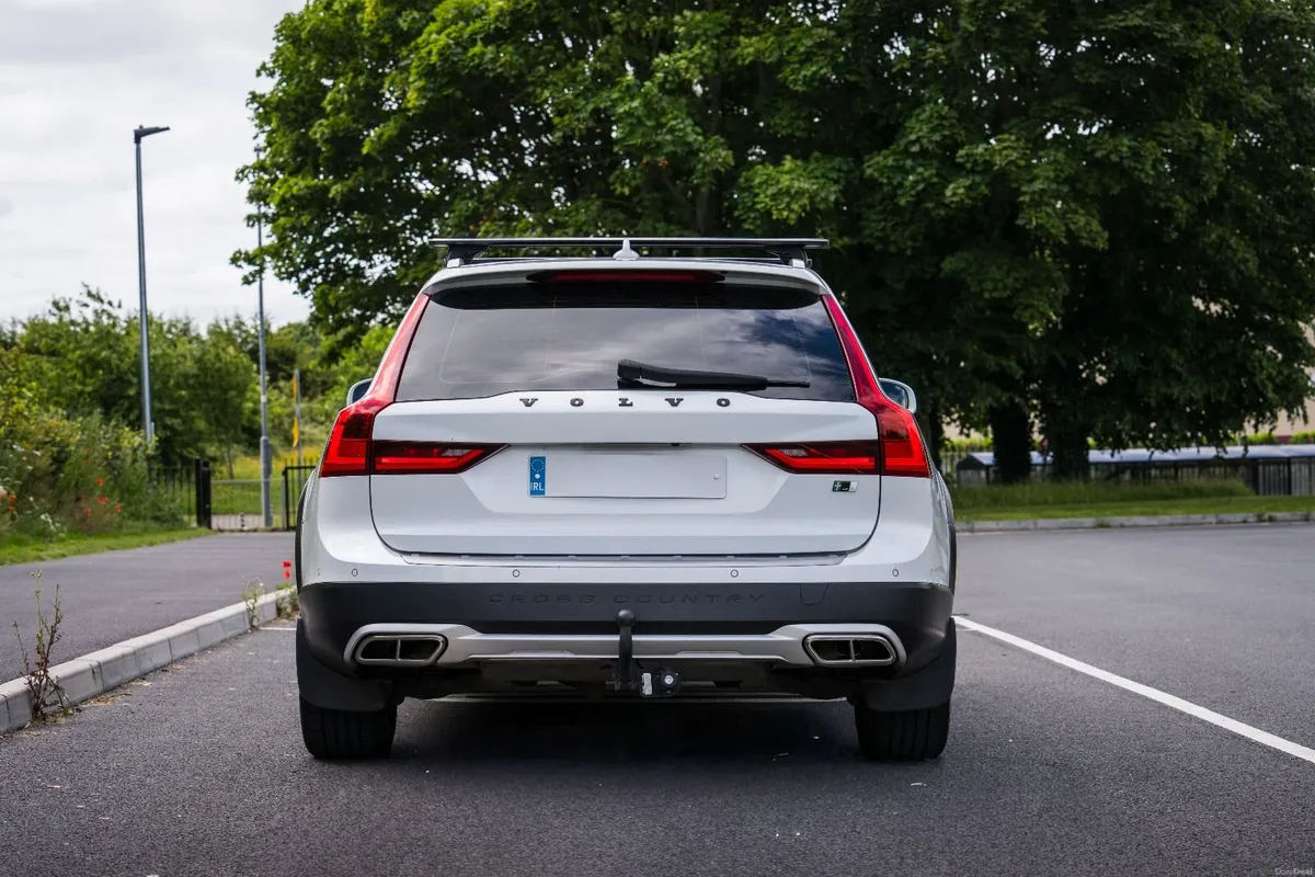 Volvo V90 2017 Cross Country Immaculate, Low Miles - Image 4