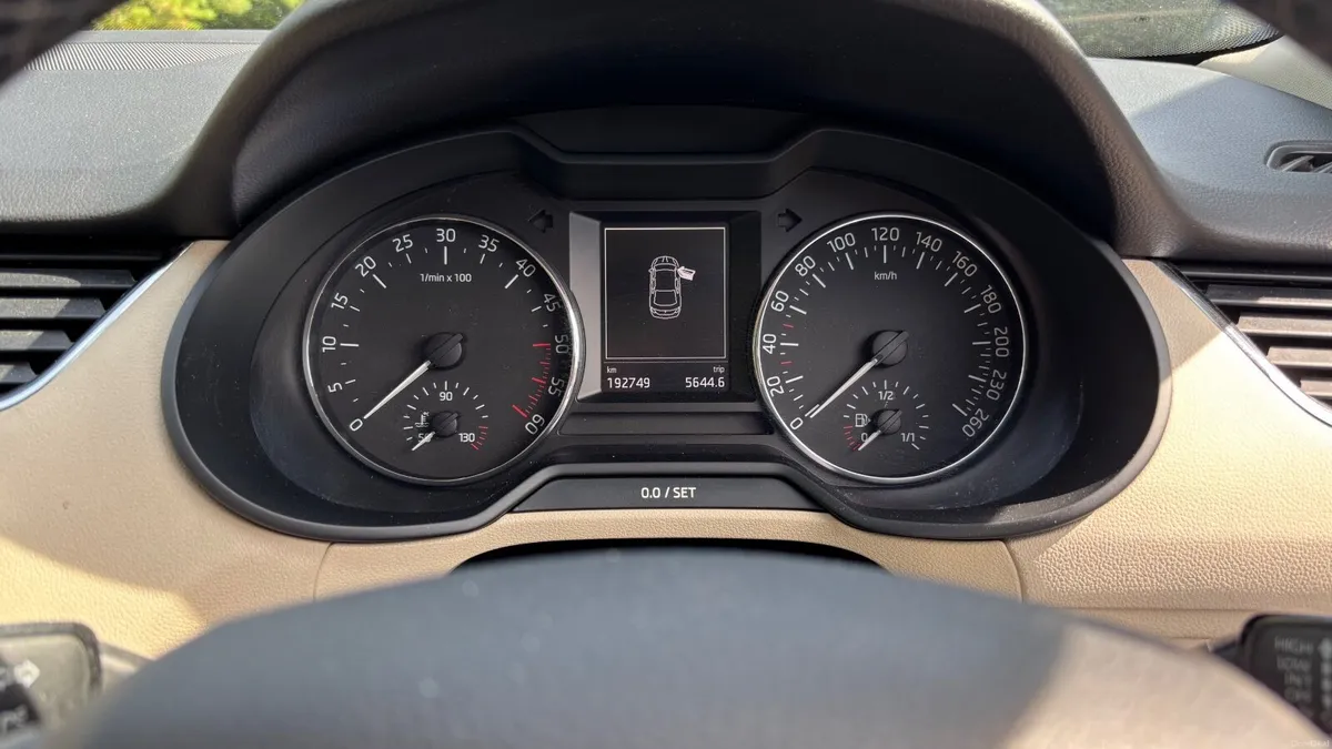 Skoda Octavia 2014 Heated Leather & Xenon - Image 4