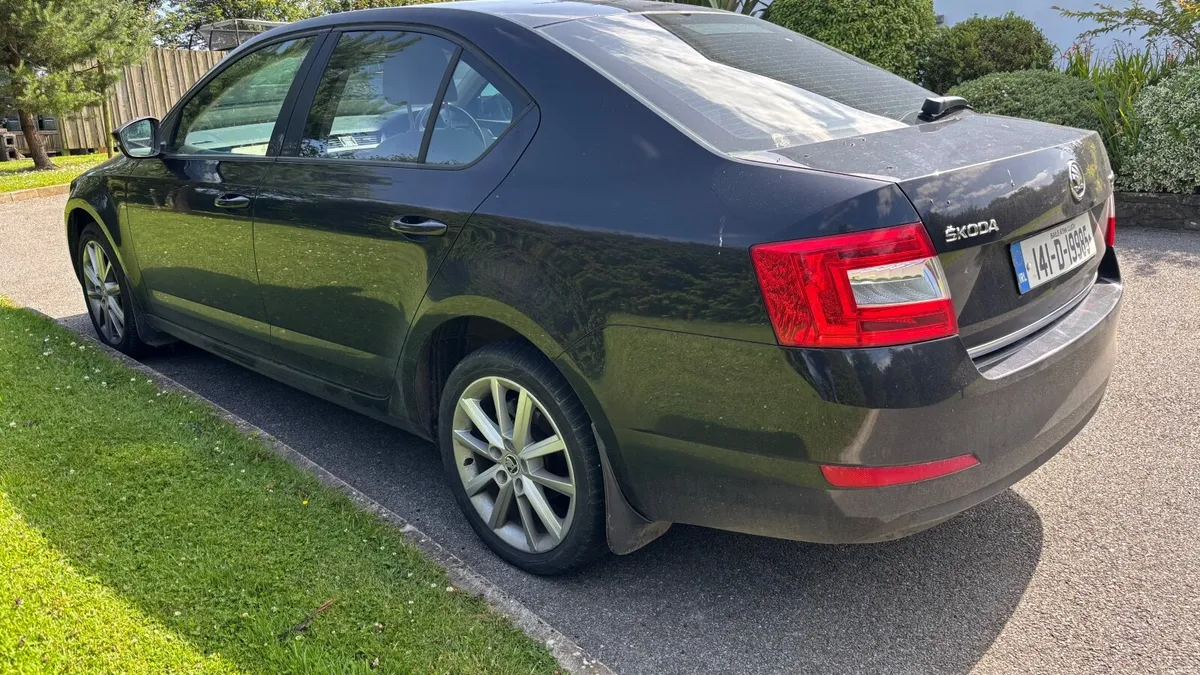 Skoda Octavia 2014 Heated Leather & Xenon - Image 3