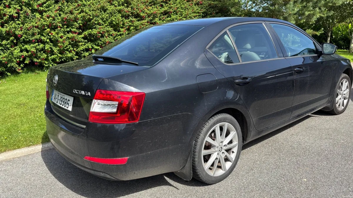 Skoda Octavia 2014 Heated Leather & Xenon - Image 2