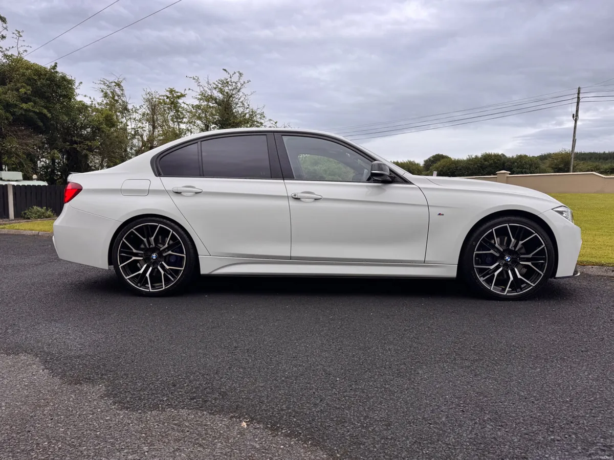 2019 BMW 320D Shadow Edition - Image 4