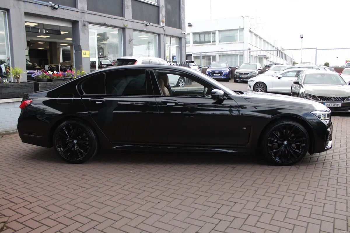 2025 BMW 745E PAN-ROOF 4DR SALOON AUTOMATIC - Image 3