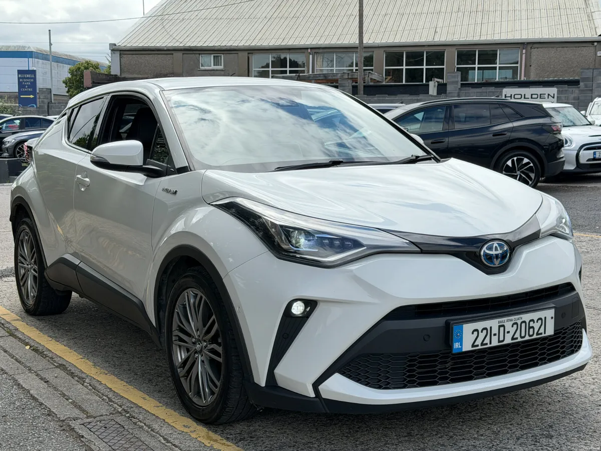 2022 Toyota C-HR..REAR CAMERA..HEATED SEATS - Image 5
