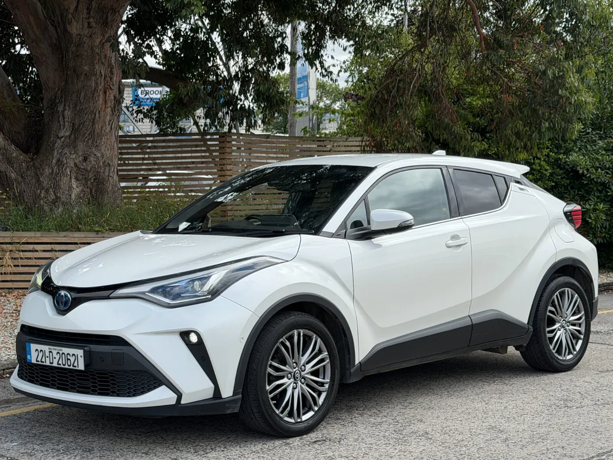 2022 Toyota C-HR..REAR CAMERA..HEATED SEATS - Image 2