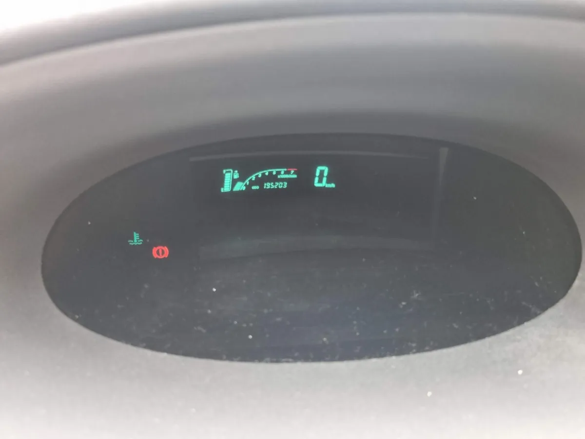 Toyota Yaris 2005 - Image 2