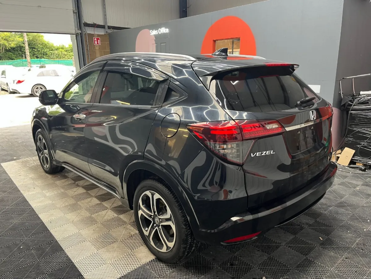 Honda Vezel 2018 HONDA VEZEL HYBRID Z 1.5 AUTOMATI - Image 4