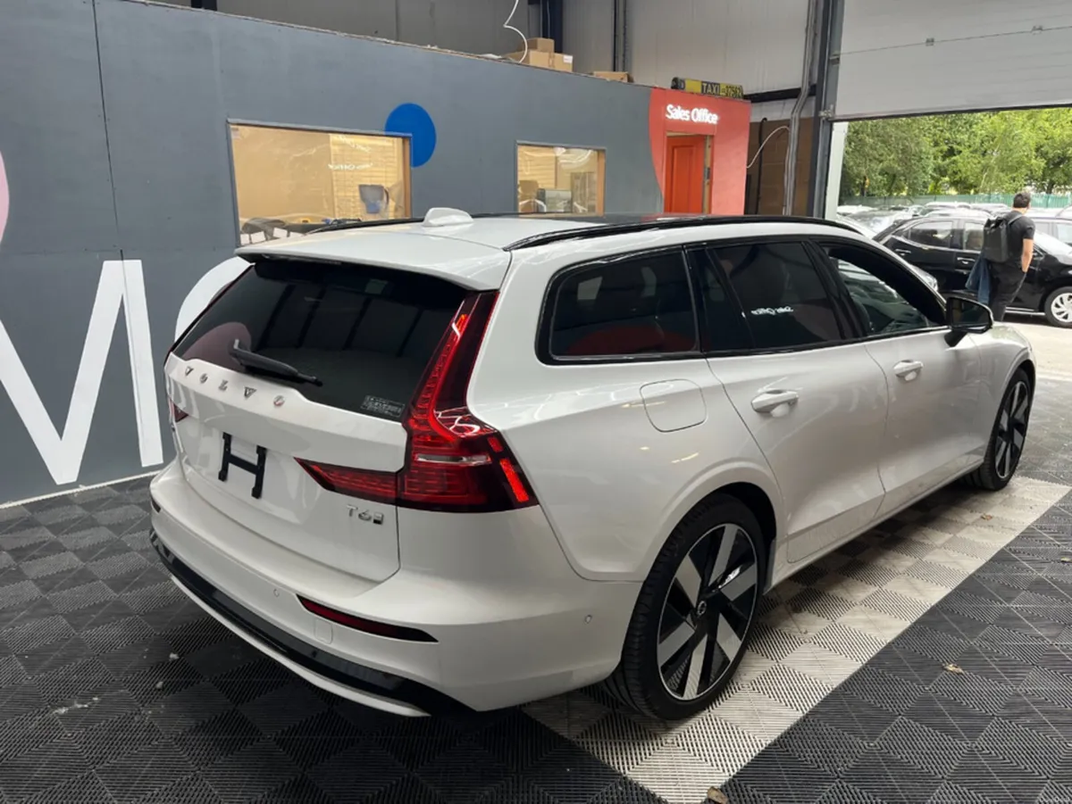 Volvo V60 2024 VOLVO V60 T6 PLUG-IN 2.0 AUTOMATIC - Image 2