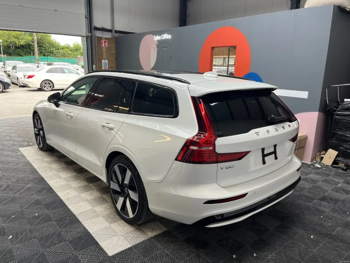 Volvo V60 2024 VOLVO V60 T6 PLUG-IN 2.0 AUTOMATIC - Image 4