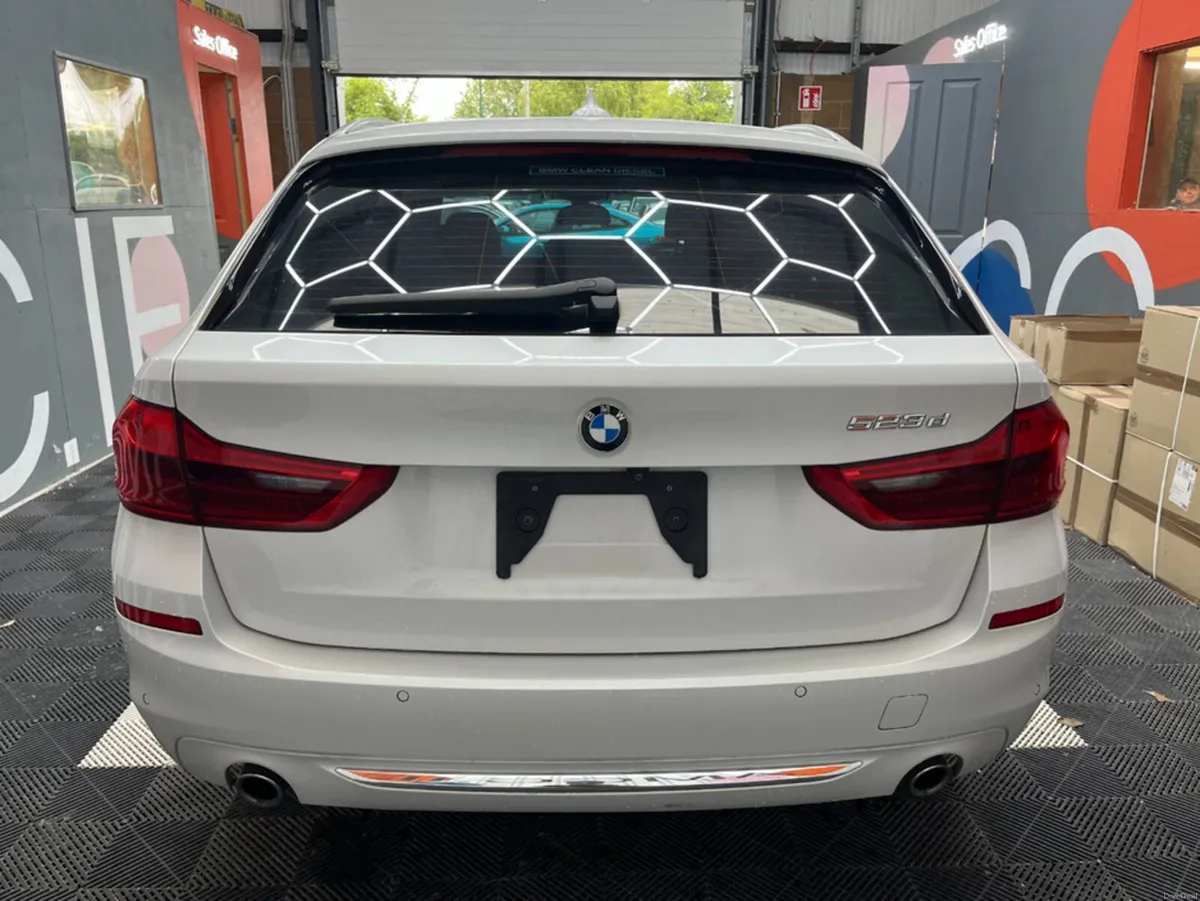 BMW 5-Series 2018 BMW 523D WAGON TOURING 2.0 AUTOM - Image 3