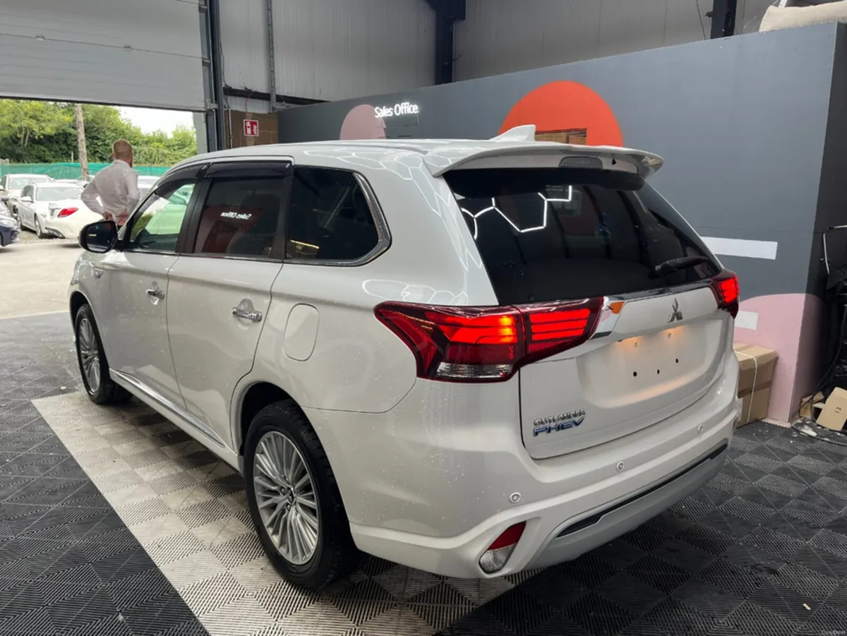 Mitsubishi Outlander 2018 MITSUBISHI OUTLANDER G P - Image 4