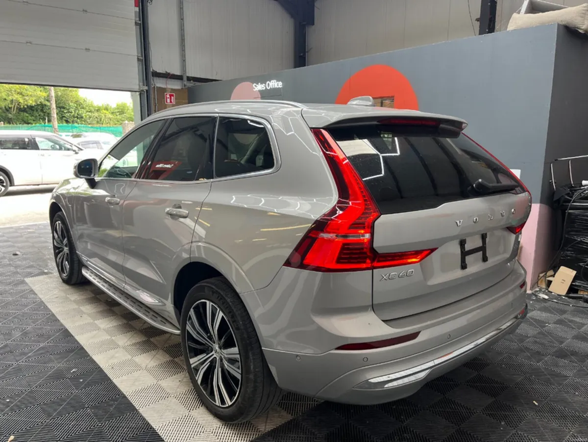 Volvo XC60 2021 VOLVO XC60 T8 PLUG-IN AUTOMATIC / - Image 4