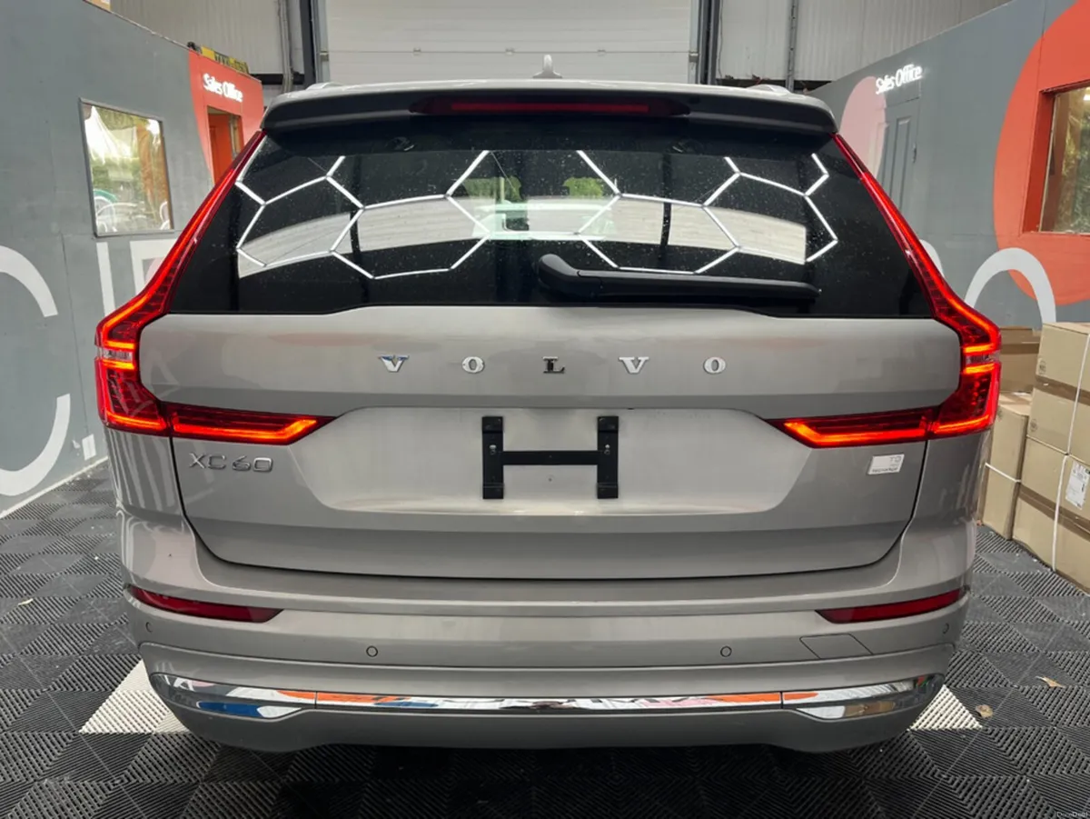 Volvo XC60 2021 VOLVO XC60 T8 PLUG-IN AUTOMATIC / - Image 3