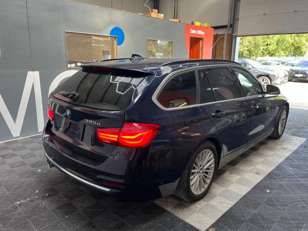BMW 3-Series 2017 BMW 320D TOURING 2.0 AUTOMATIC / - Image 2