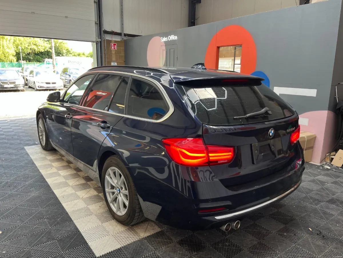 BMW 3-Series 2017 BMW 320D TOURING 2.0 AUTOMATIC / - Image 4