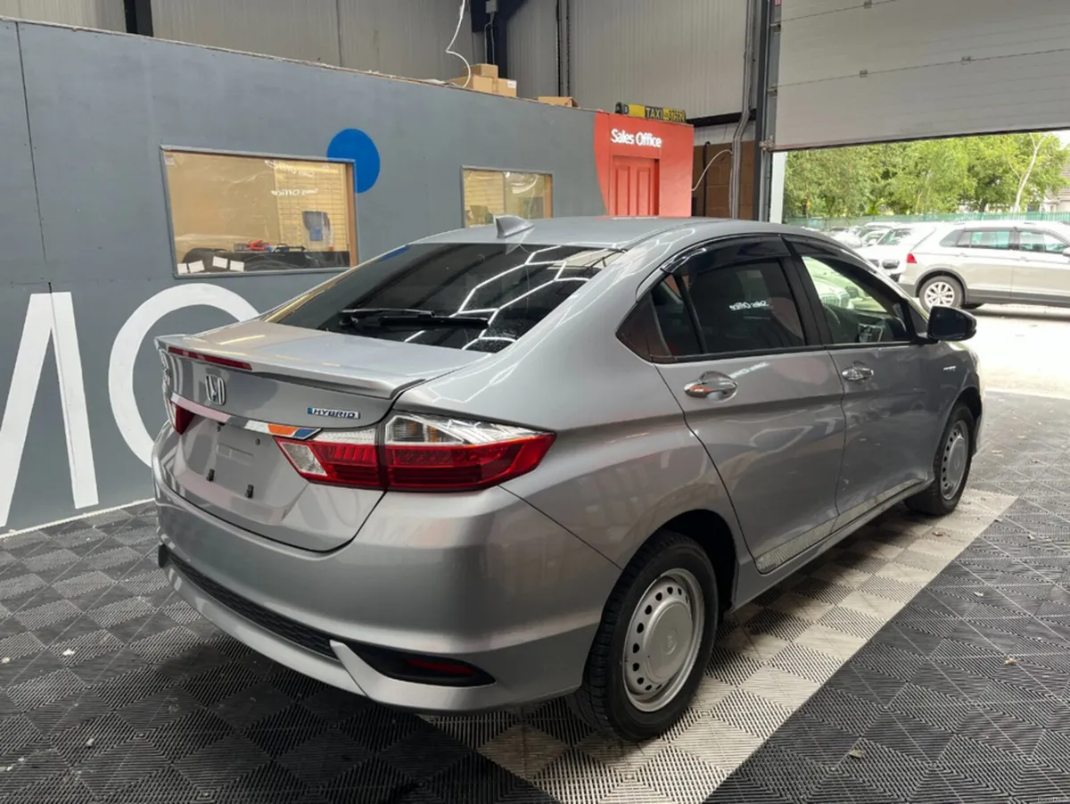 Honda Grace 2021 HONDA GRACE HYBRID LX 1.5 AUTOMAT - Image 2