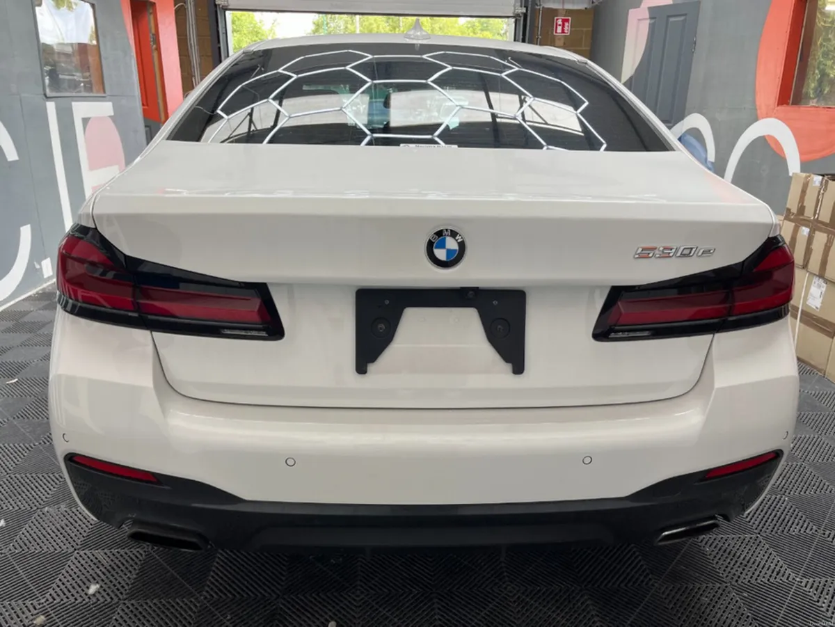 BMW 5-Series 2021 BMW 530E M-SPORT 2.0 AUTOMATIC / - Image 3
