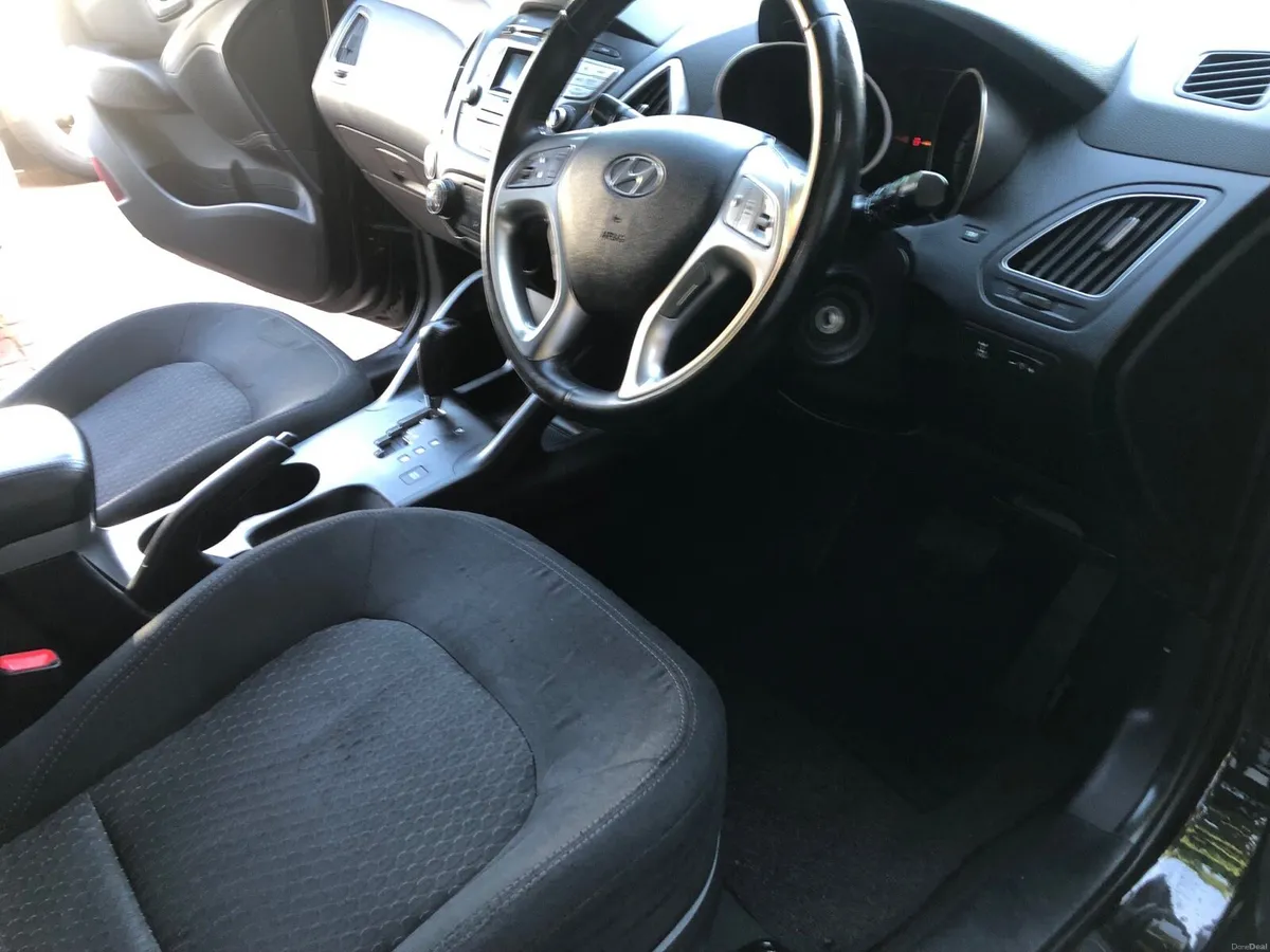 Hyundai ix35 Crossover Automatic 4/4 - Image 6