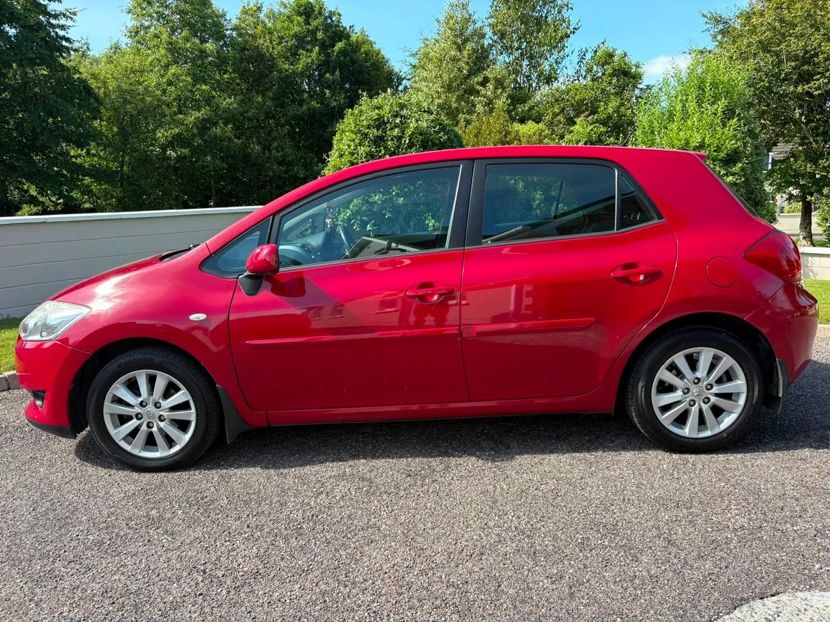 TOYOTA AURIS - Image 2