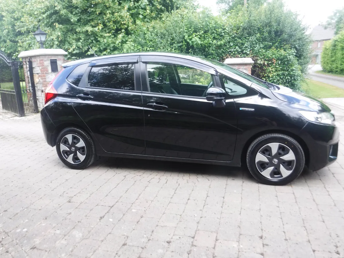 HONDA FIT 1.5 AUTO HYBRID L-SPEC HALF LEATEHER - Image 2