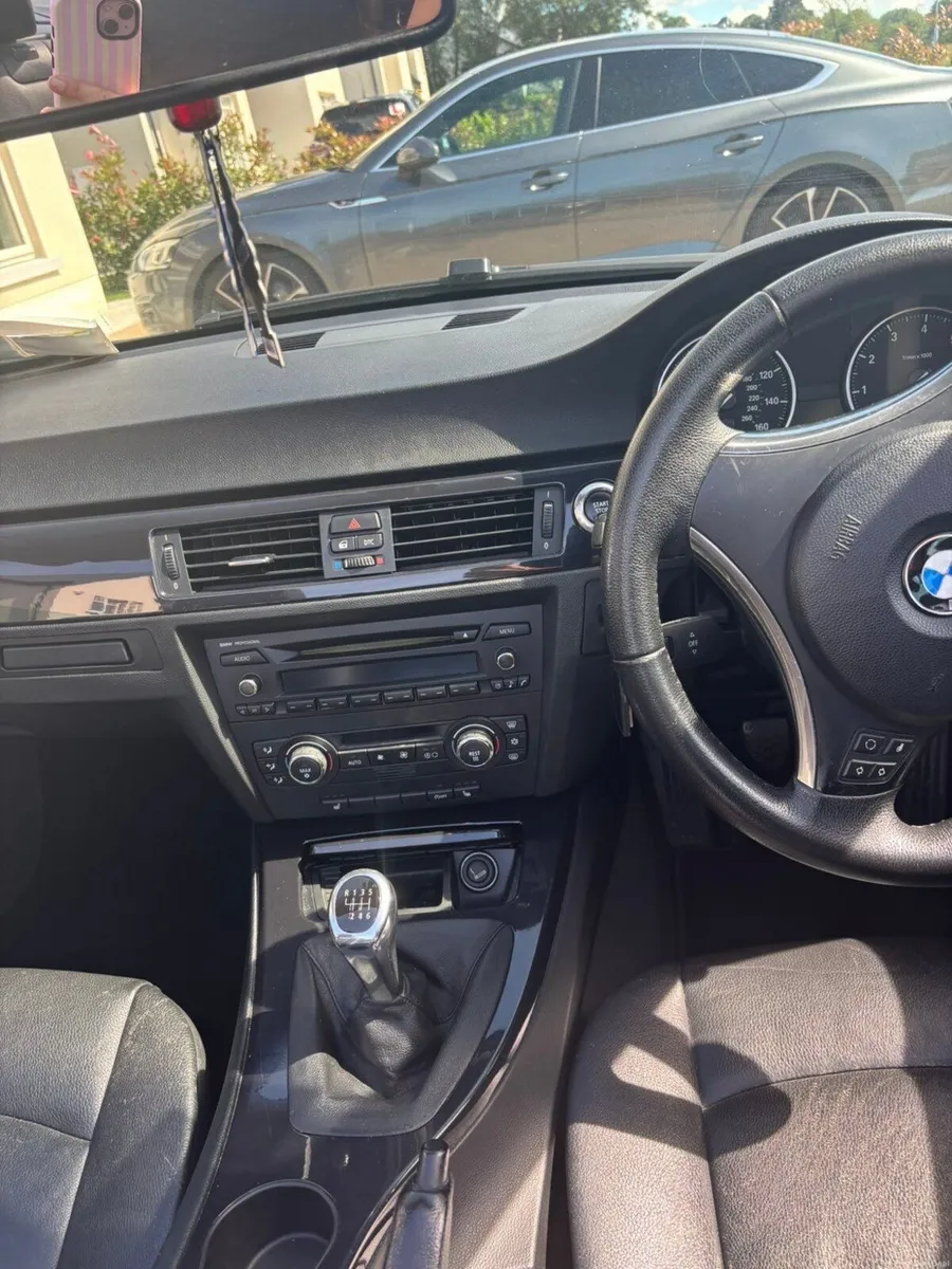 BMW Convertible 320i E93 Grey - Image 4