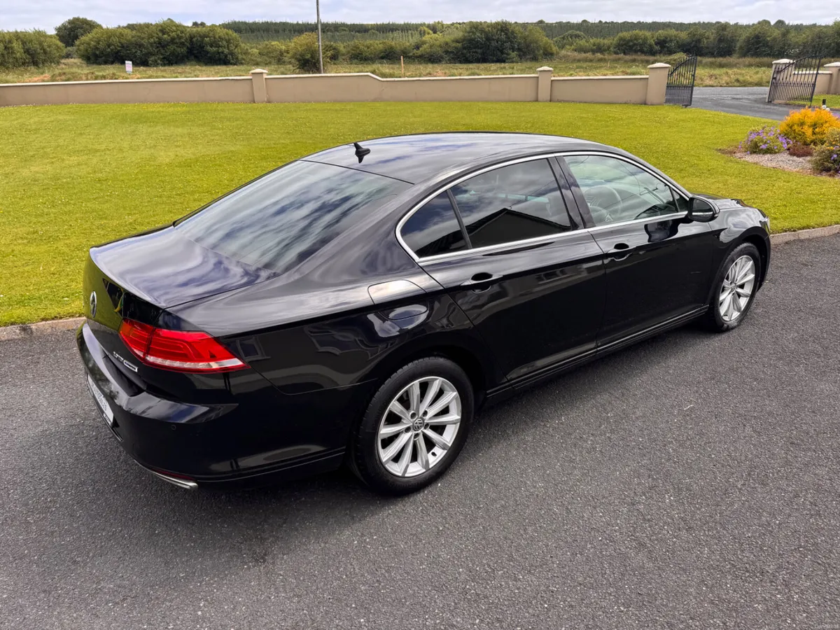 2017 Volkswagen Passat SE Business - Image 2