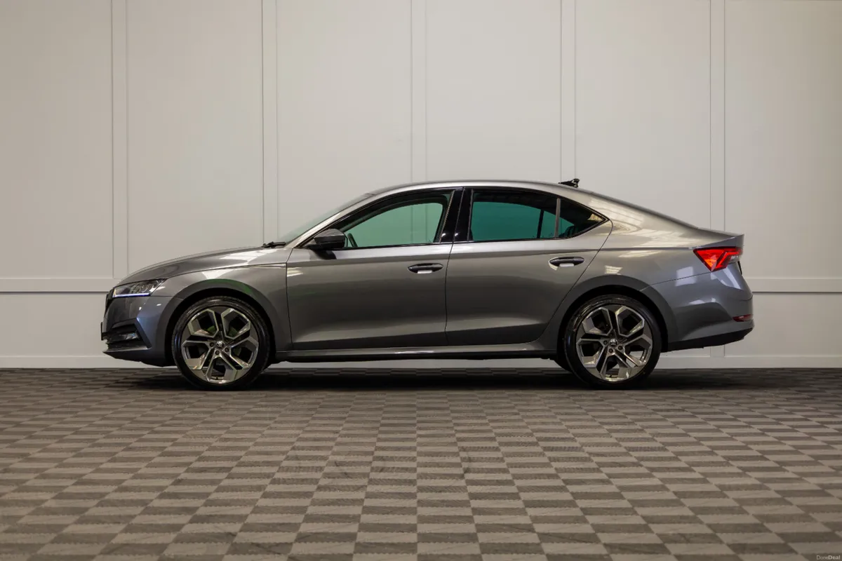 232 Skoda Octavia SE L - Image 3