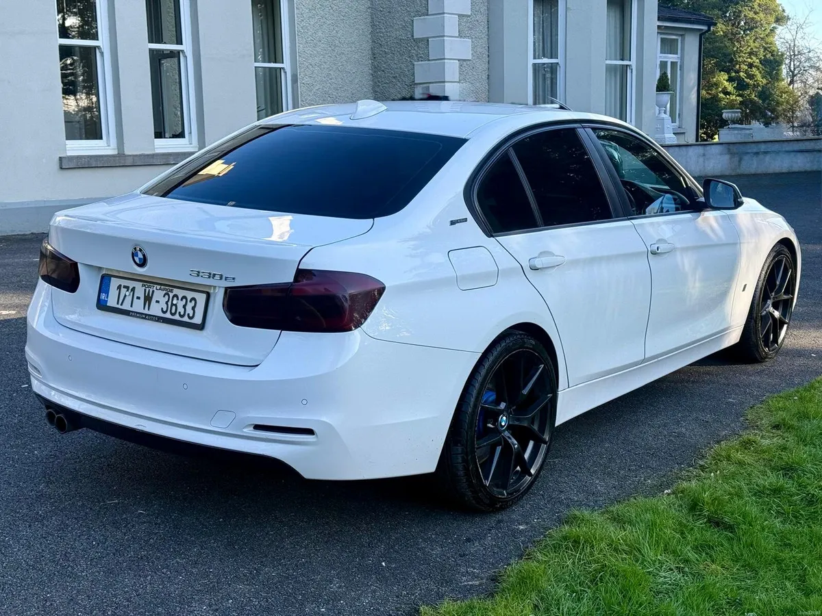 BMW 330e - Image 4