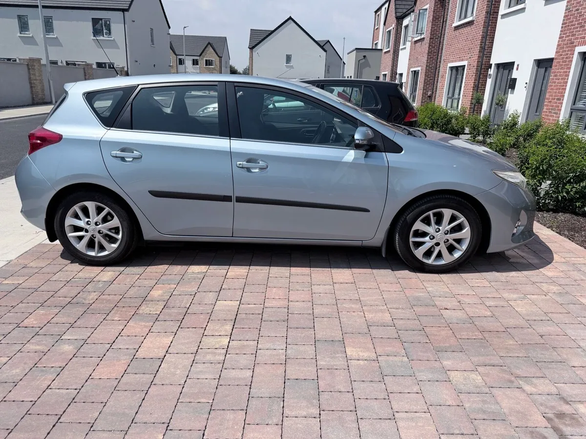 Toyota Auris 1.33 petrol Luna - Image 2