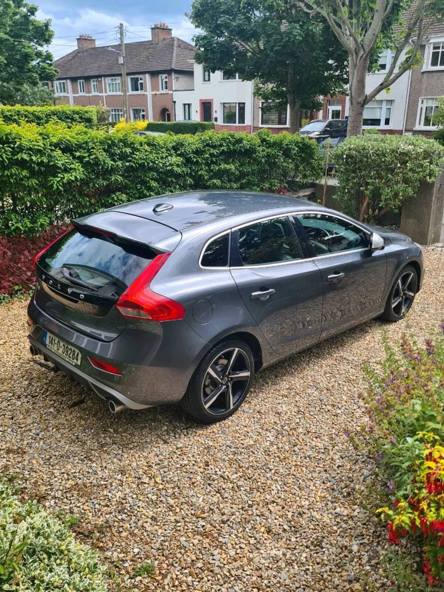 Volvo V40 R-Design (177bhp) - Image 4