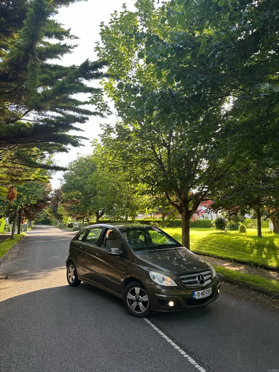 2010 Mercedes b180 AUTO - Image 1
