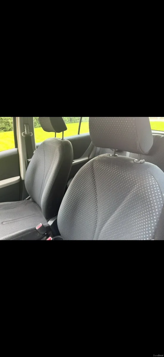 Automatic Toyota Yaris 1.3 VVTi-Passed Mot On Sat - Image 3