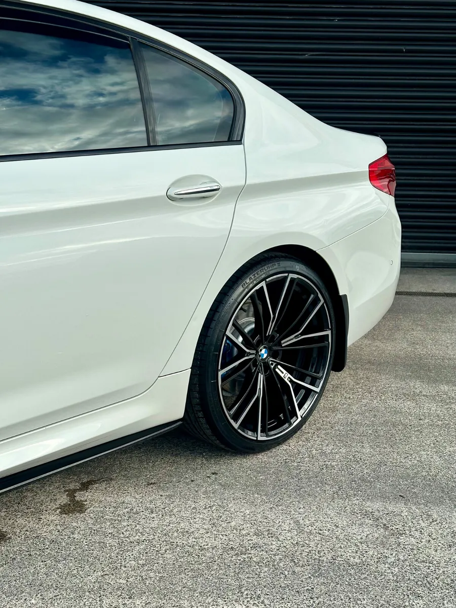 2017 BMW 520D MSPORT MPERFORMANCE - Image 3