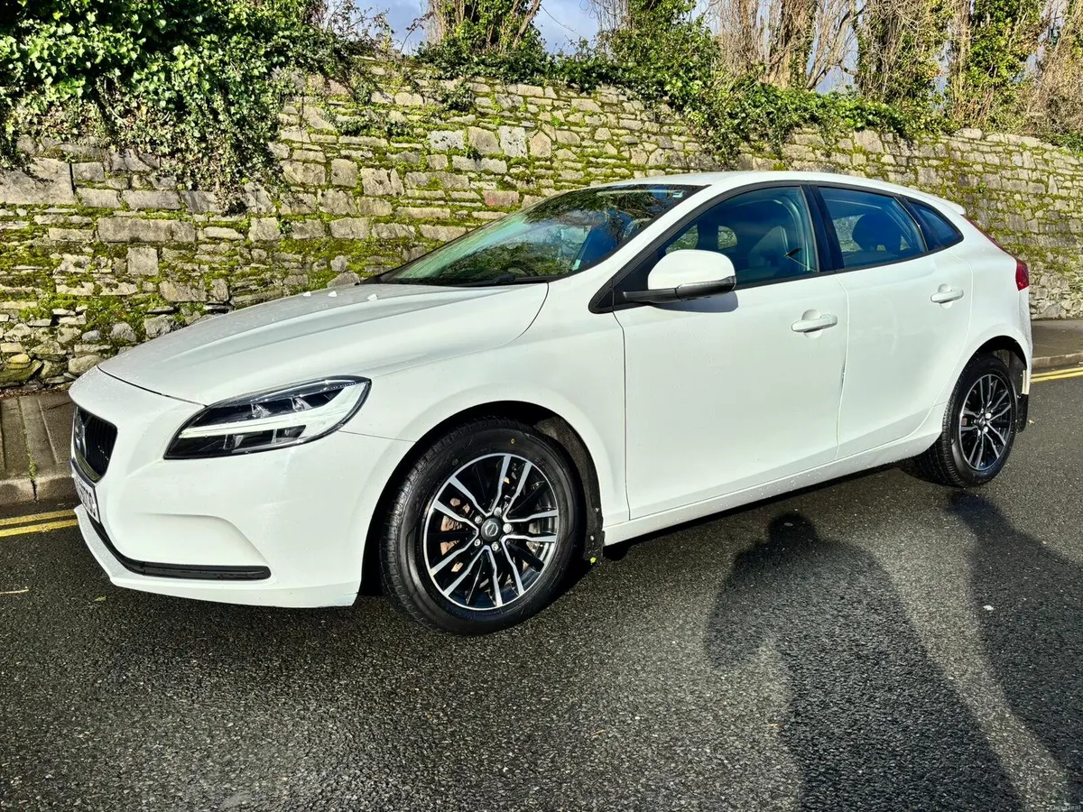Volvo v40 - Image 3