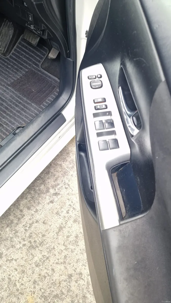 TOYOTA PRIUS 7 SEATER - Image 6