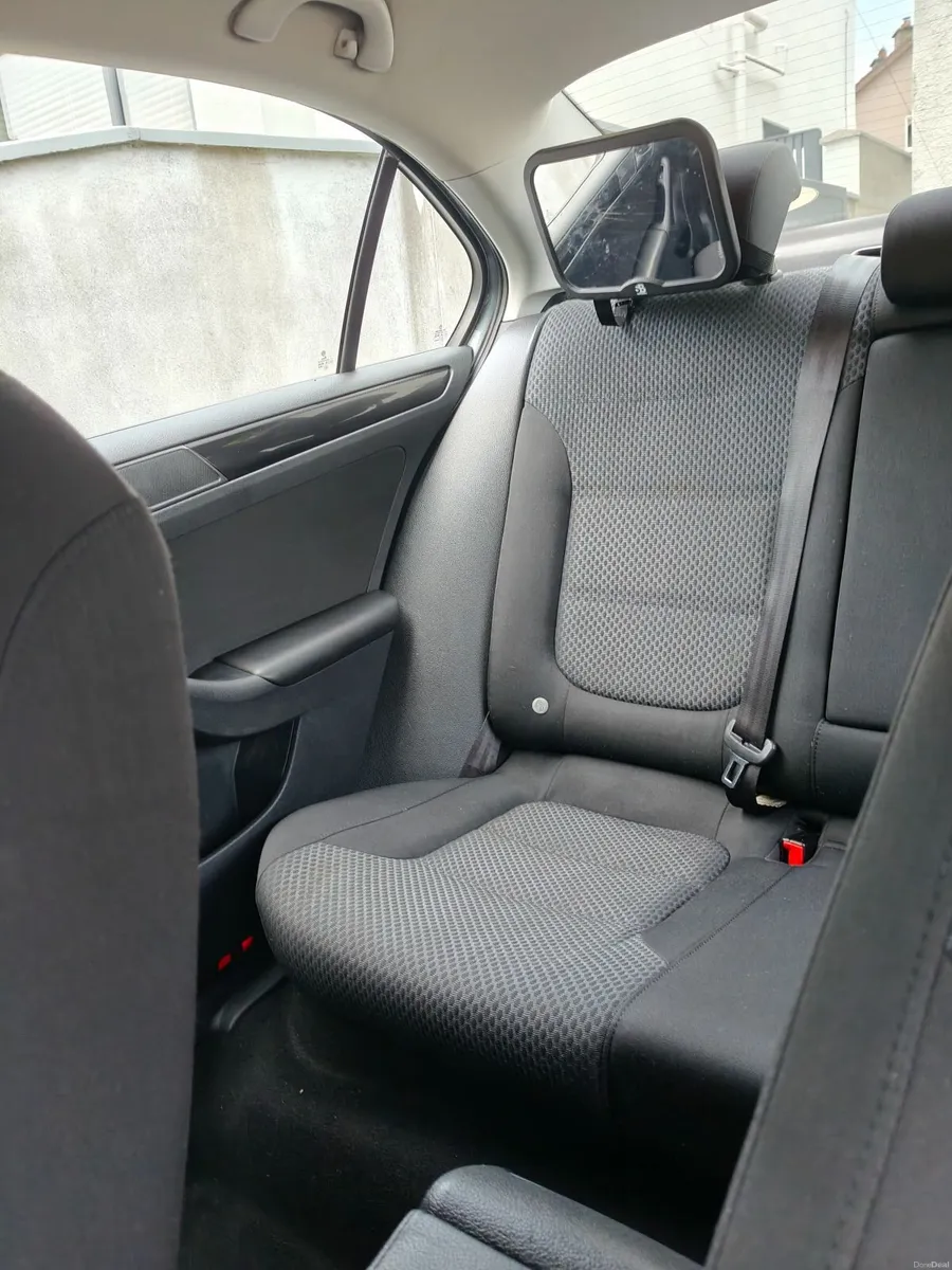 Volkswagen Jetta 2013 - Image 2