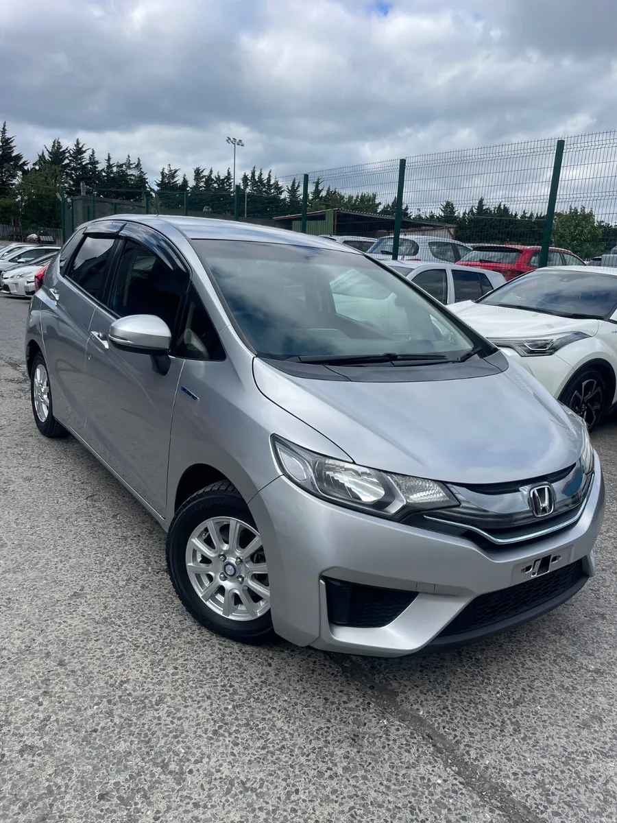 2015 Honda fit auto hybrid low mileage - Image 1