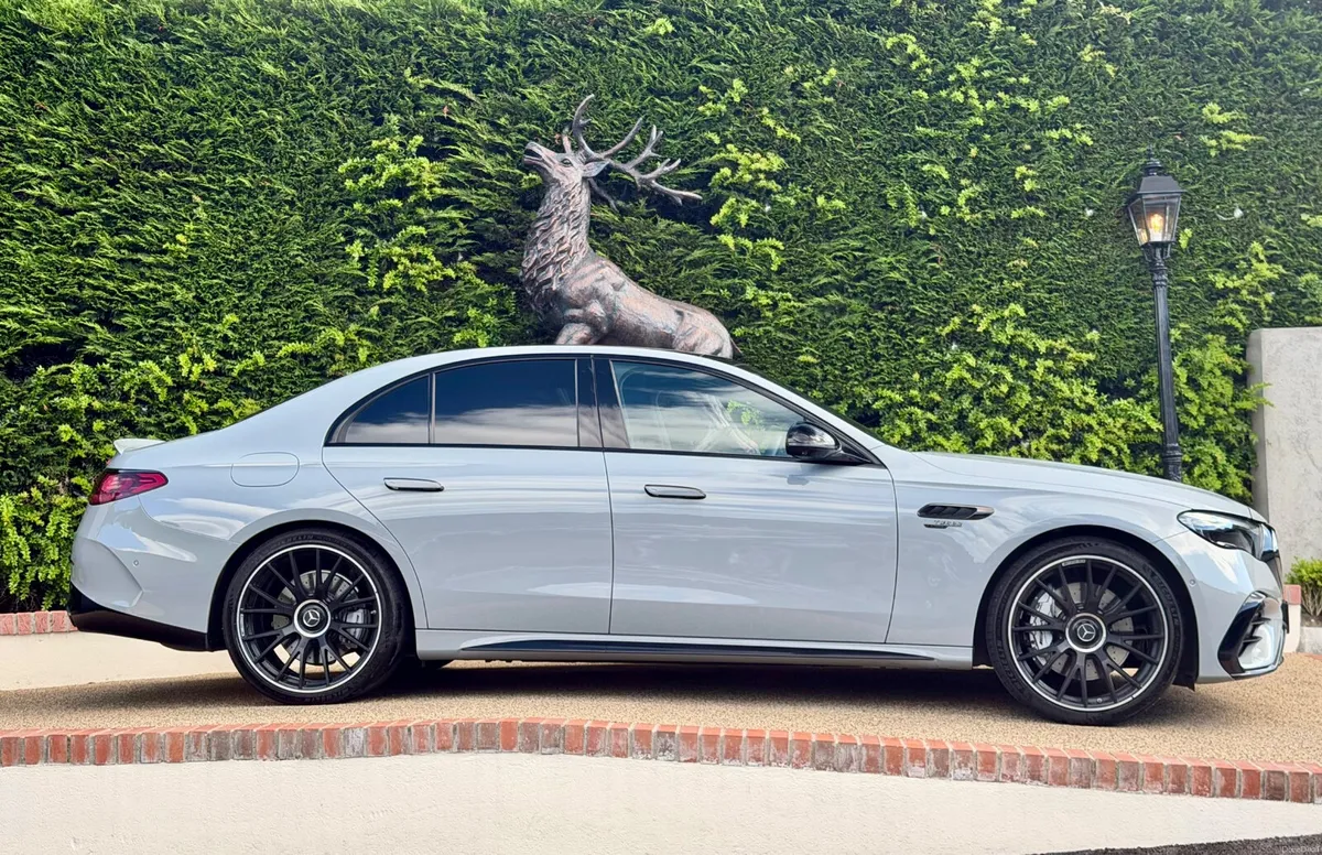 252 Mercedes E53 AMG 3.0 Hybrid bi turbo 4 Matic - Image 3