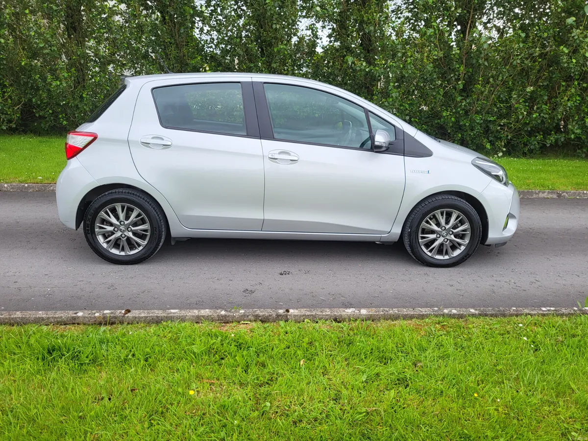Toyota Yaris  HYBRID  AUTOMATIC . LOW KMS - Image 2