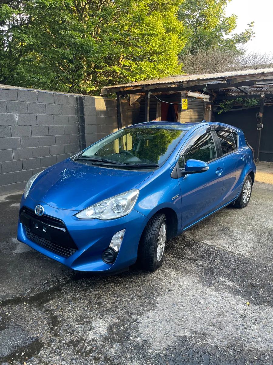 2015 Toyota Aqua push button hybrid auto 86k km - Image 4