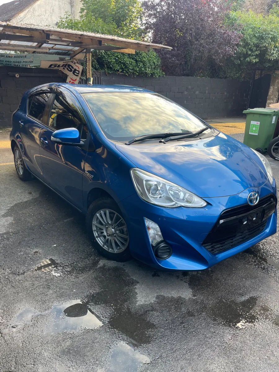 2015 Toyota Aqua push button hybrid auto 86k km - Image 2