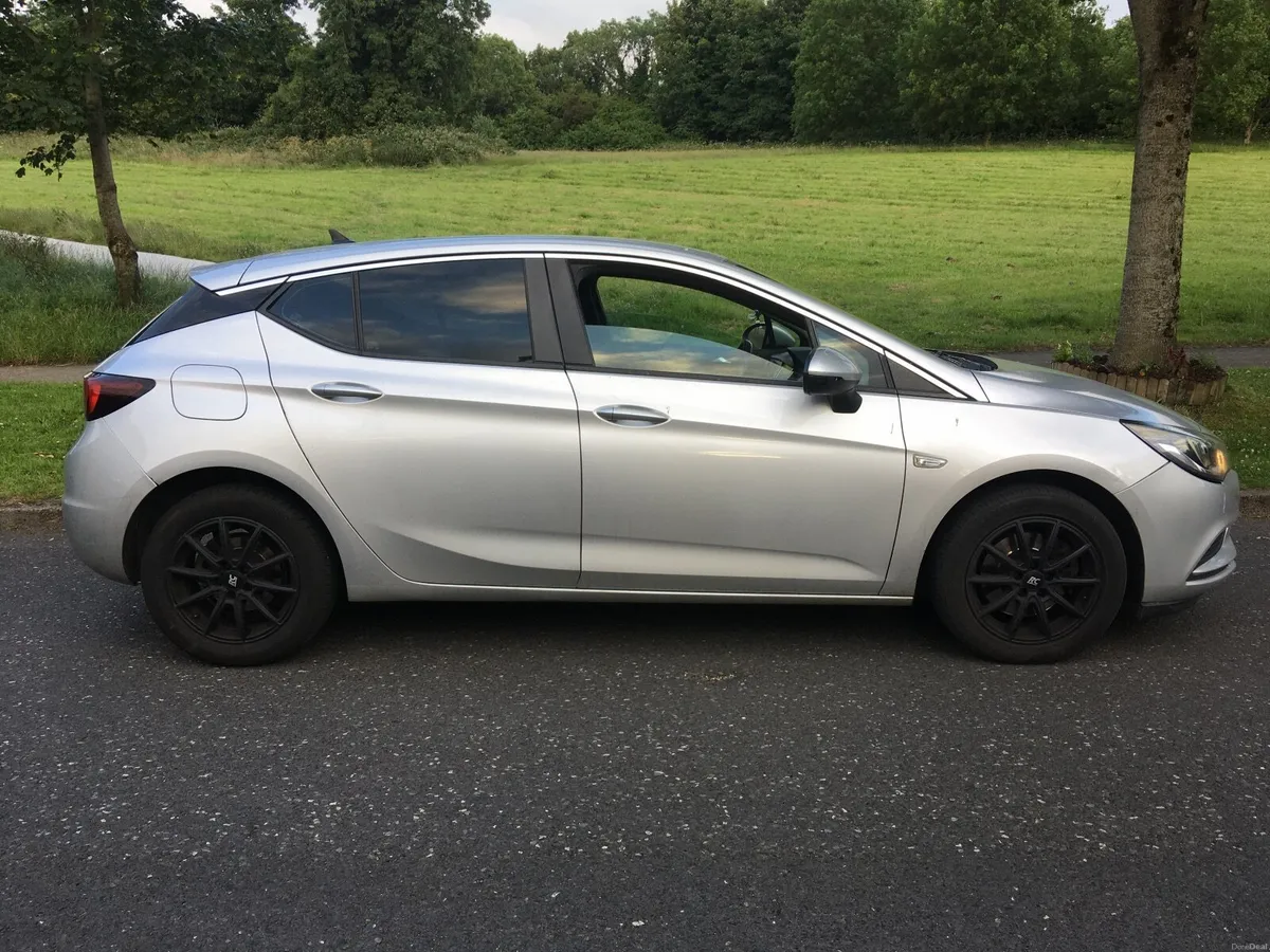 Vauxhall Astra 2015 - Image 1