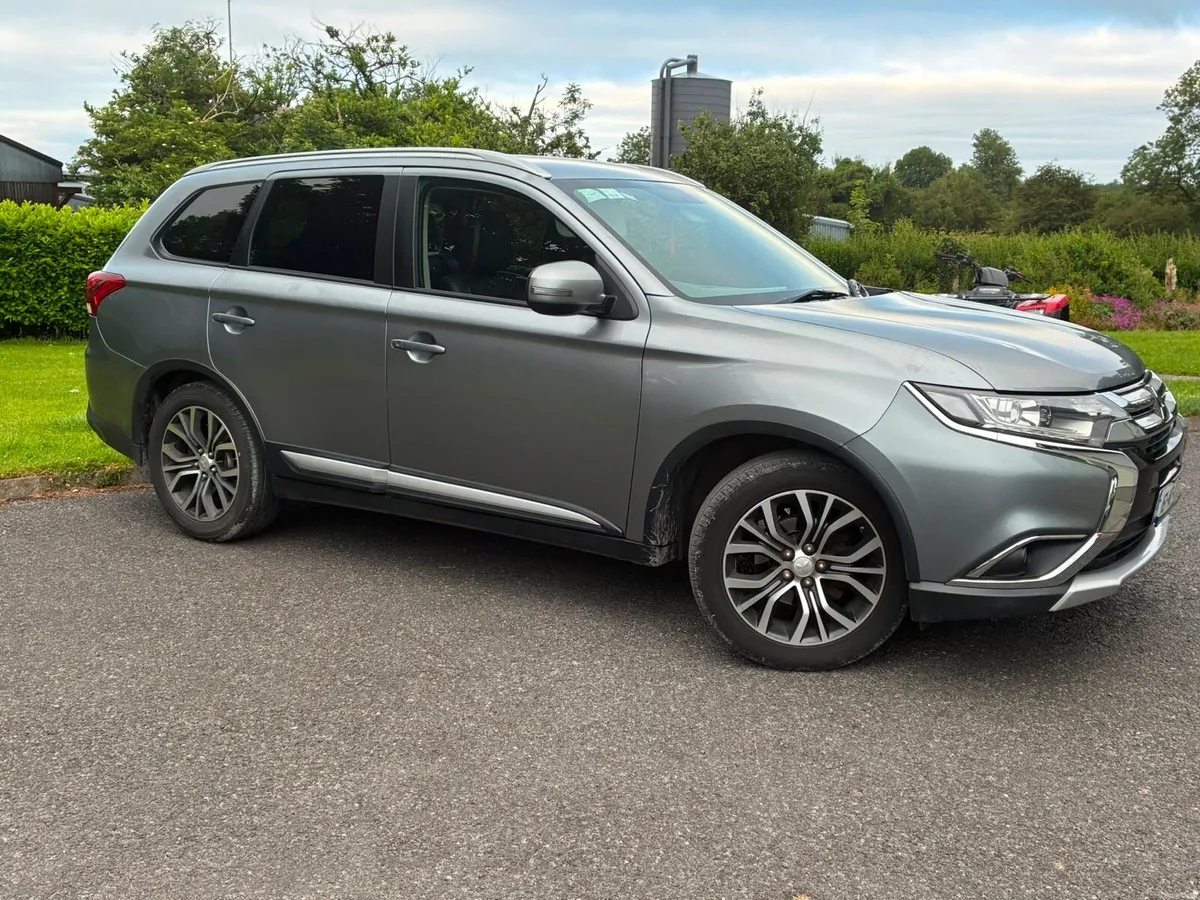 2016 Mitsubishi outlander - Image 1