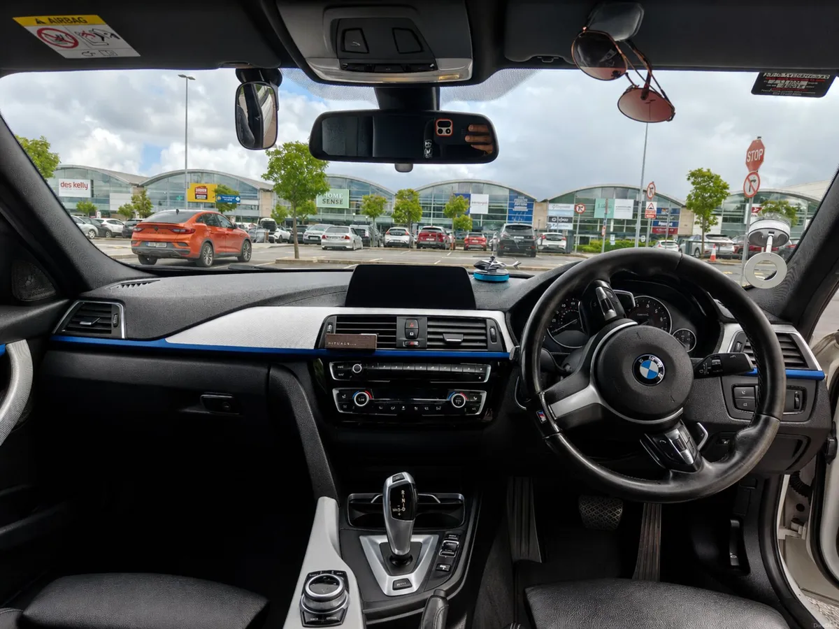 2018 BMW 330e M Sport  Plug in Hybrid - Image 6