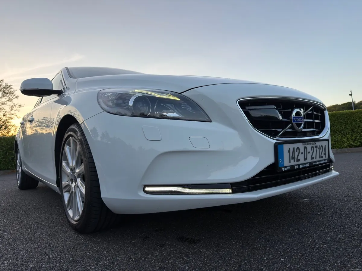 Volvo V40 1.6Diesel, NewNct, HightSpec, LowMileage - Image 2