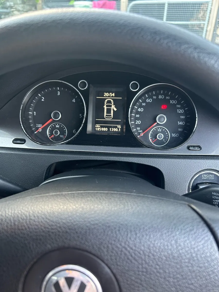 2.0L Volkswagen Passat - Image 3