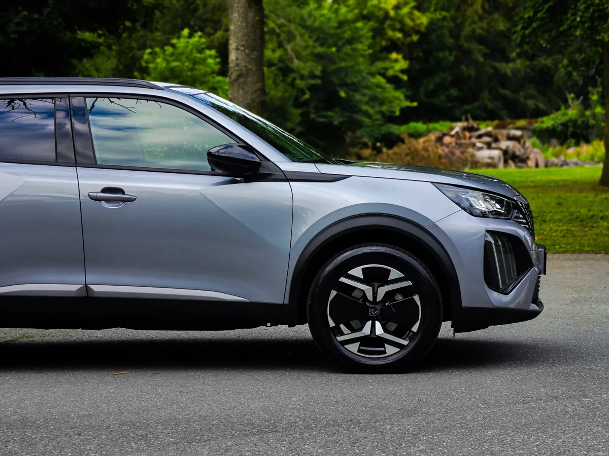 2024 Peugeot 2008 1.2 Petrol 130 Bhp Allure Manual - Image 4