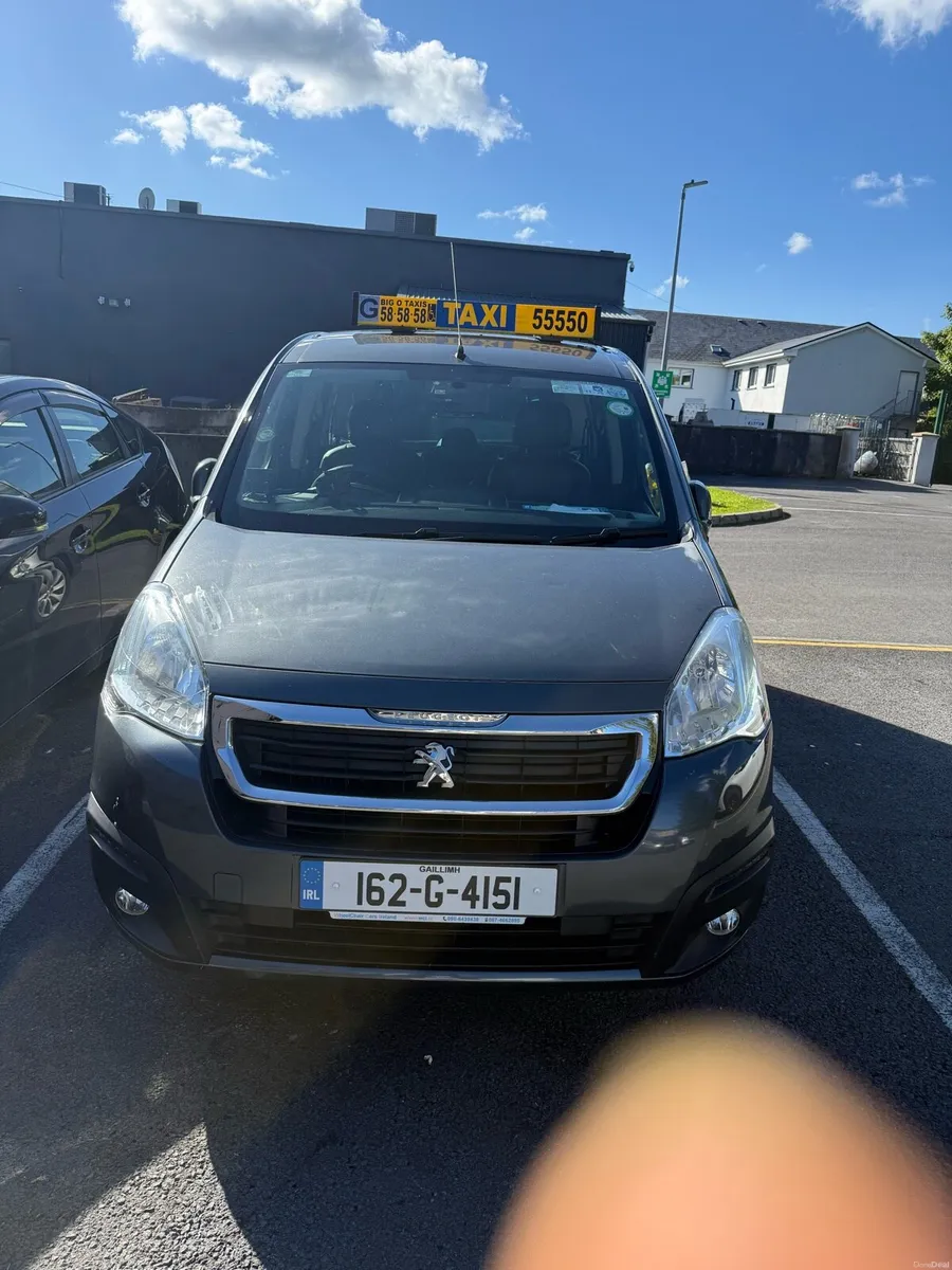 Taxi - Image 1
