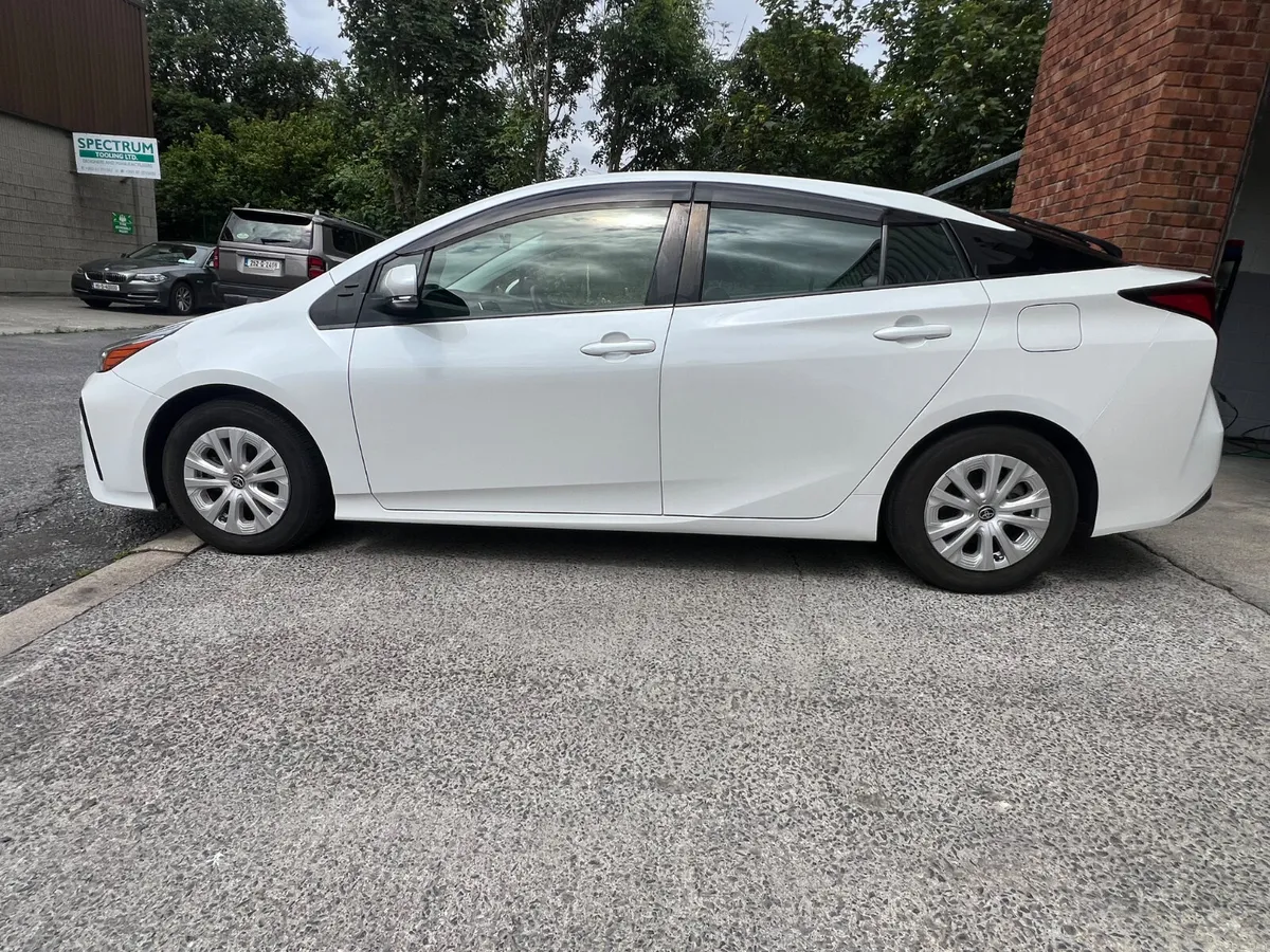 Toyota Prius 1.8L Hybrid 2022 - Image 4